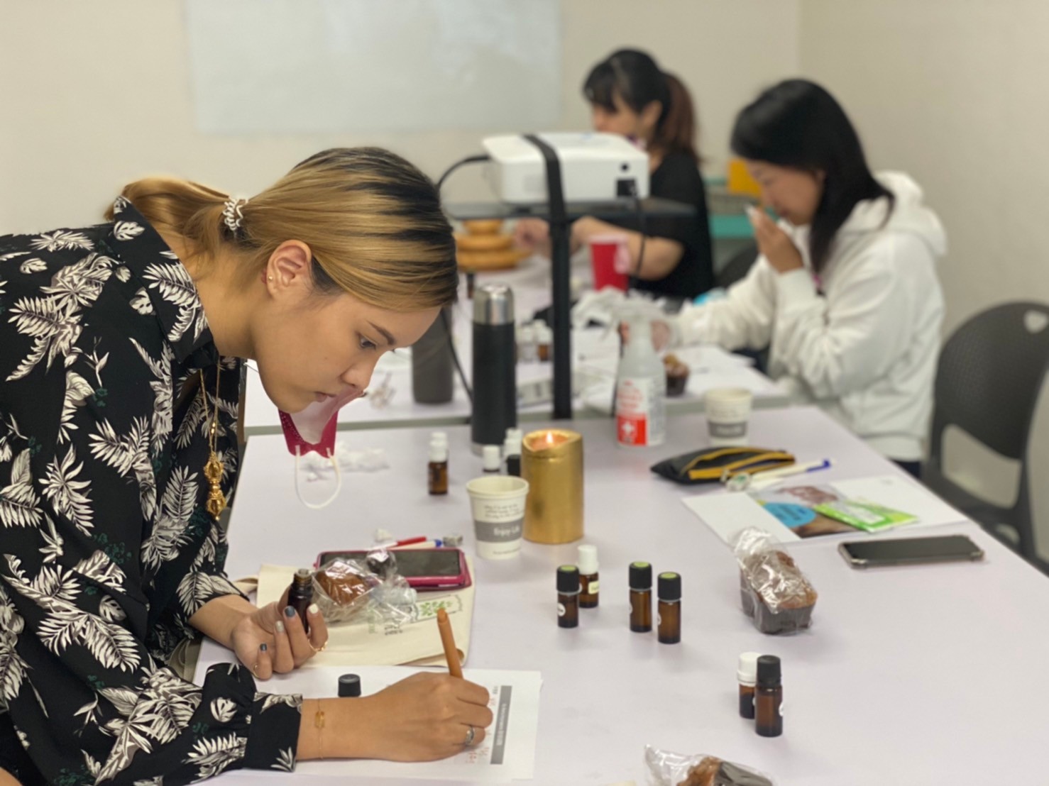學員識香練習・辨識20種精油香氣特徵